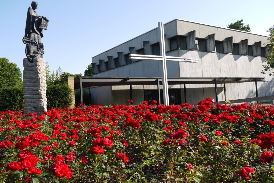 München Neuaubing St. Konrad Außenansicht